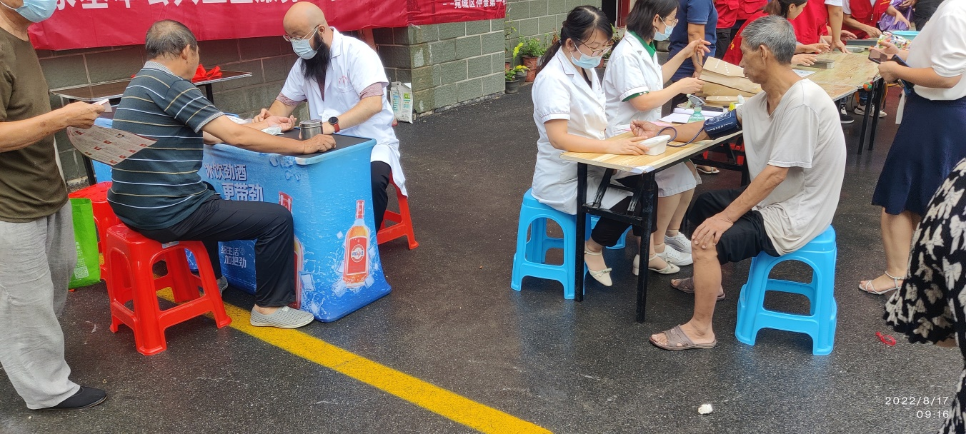 中共南陽市國益資產(chǎn)管理有限公司 支部委員會開展紅色物業(yè)便民服務(wù)日活動(dòng)