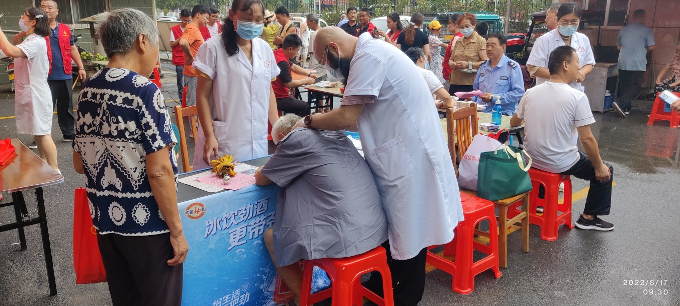 中共南陽市國益資產(chǎn)管理有限公司 支部委員會開展紅色物業(yè)便民服務(wù)日活動(dòng)