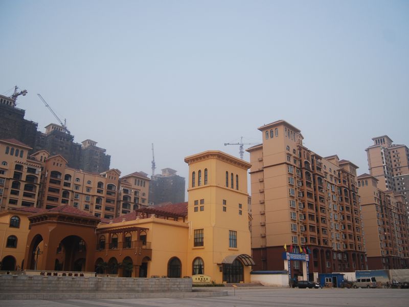 華強(qiáng)城一期二標(biāo)段工程（2010年省文明工地、省“結(jié)構(gòu)中州杯”工程）